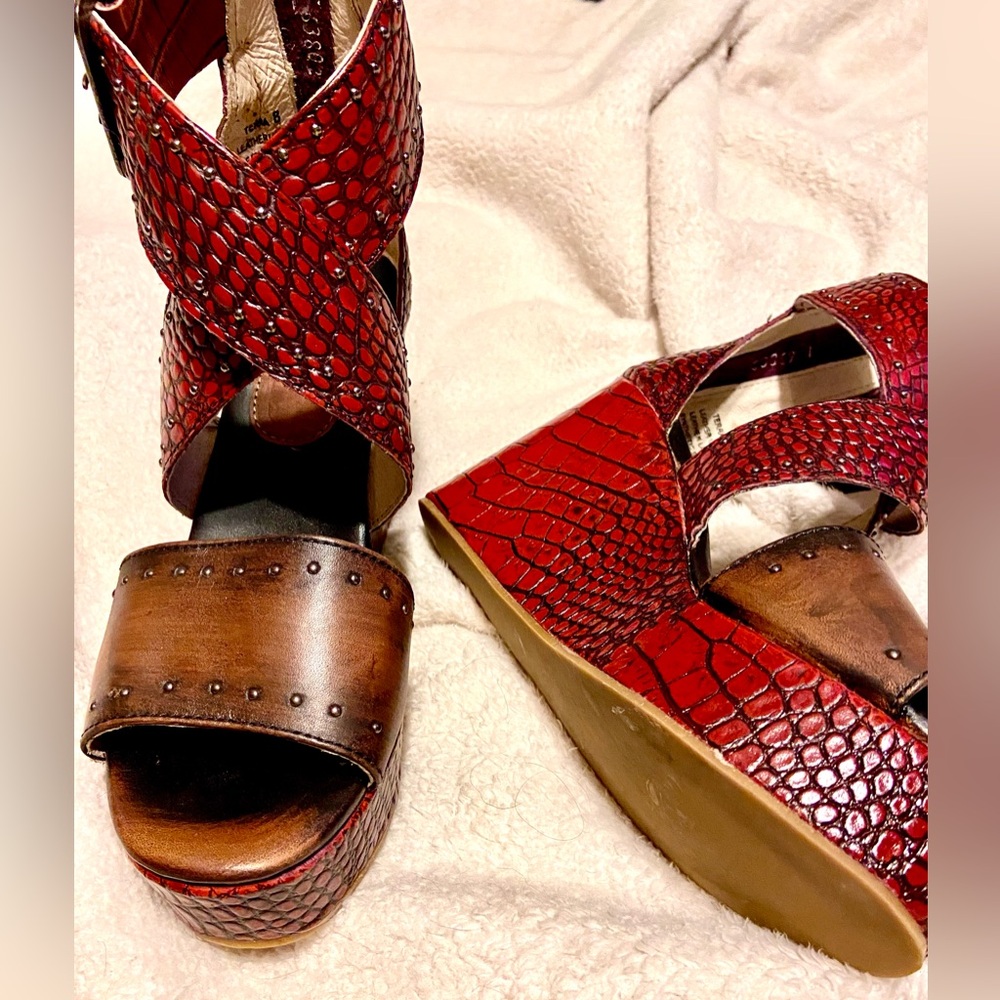 Freebird Rare Red Platform Wedge Sandals Leather Crocodile Terra size 8
